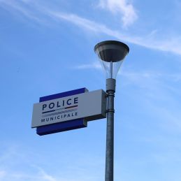 Enseigne Drapeau Police Municipale double face Modern