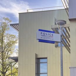 Enseigne Drapeau Police Municipale double face Modern