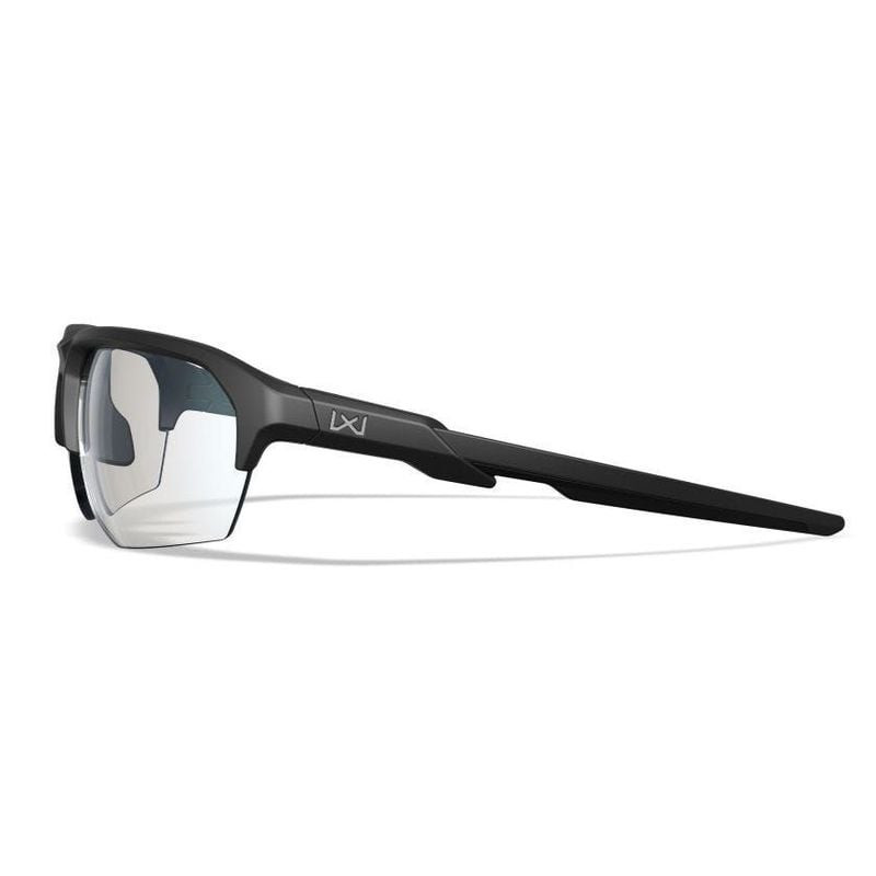 Gros plan sur la branche des lunettes Wiley X WX JAKL montrant le logo Wiley X, embout en caoutchouc