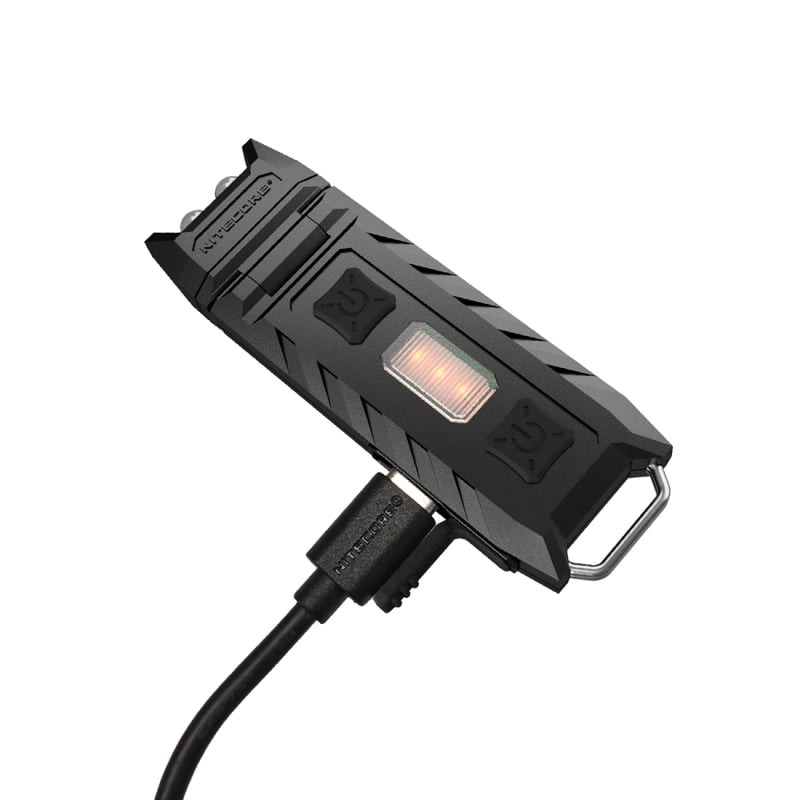 Vue latérale angle de la lampe Nitecore Thumb LEO 1147202 mettant en avant port de charge USB-C, bou