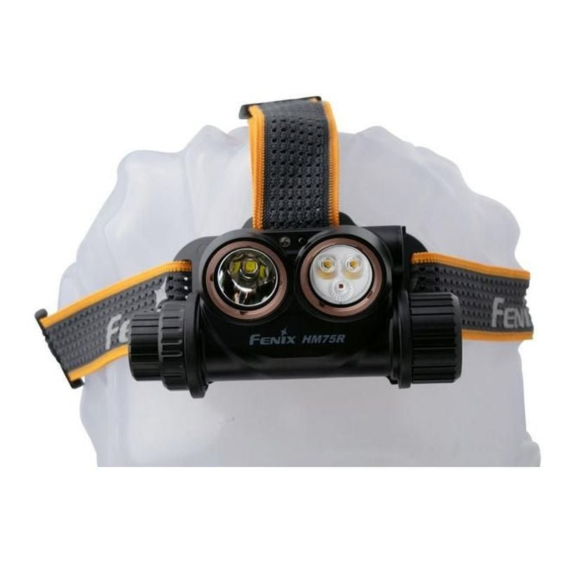 Détail de l'émetteur LED Fenix HM75R avec doubles lentilles pour éclairage large et spot.