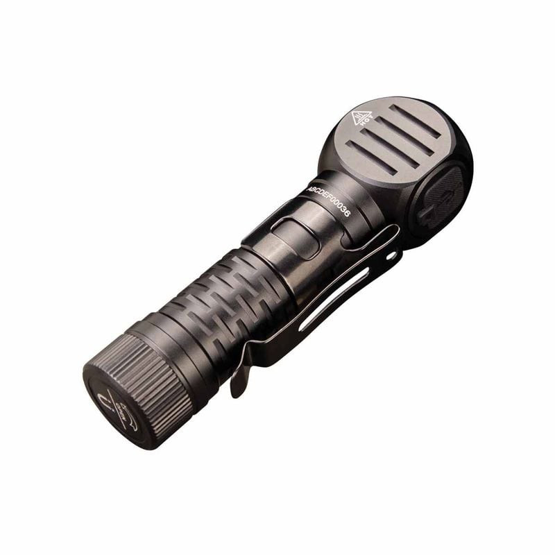 Fenix HM61R V3.0 détachée du bandeau, utilisée comme lampe à angle droit, avec capuchon magnétique e