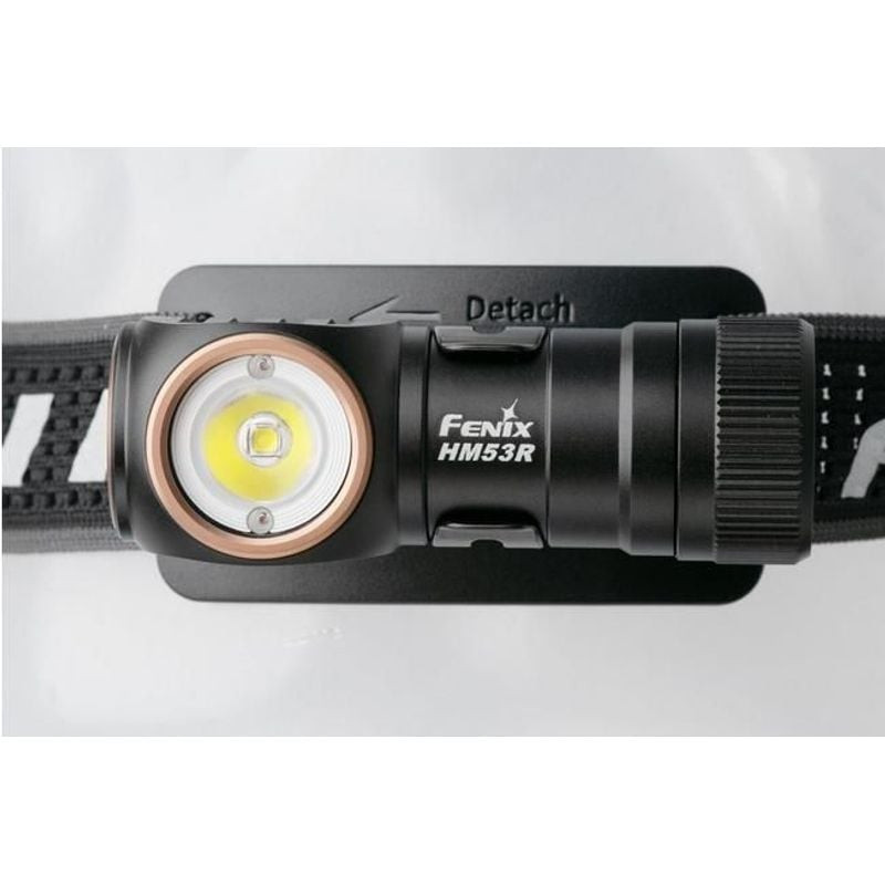 Gros plan sur l'émetteur lumineux double de la Fenix HM53R montrant les lentilles LED blanche et rou
