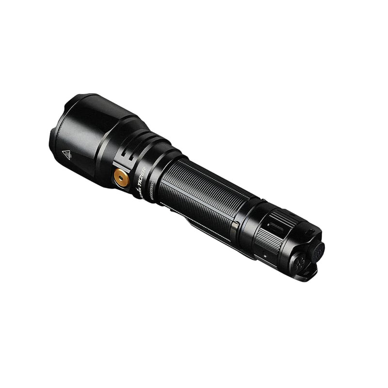 Gros plan de la lampe tactique Fenix TK26R sur fond blanc, avec corps alu, poignée texturée, commuta