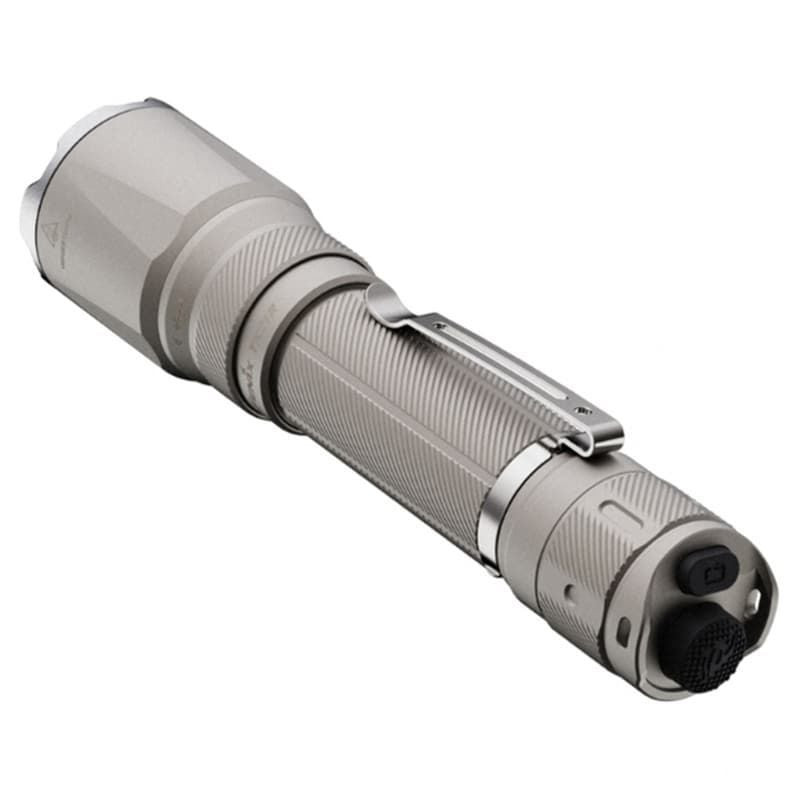 Lampe torche Fenix TK21R Craft Edition avec corps texturé et design anti-roulis, gros plan détaillé.
