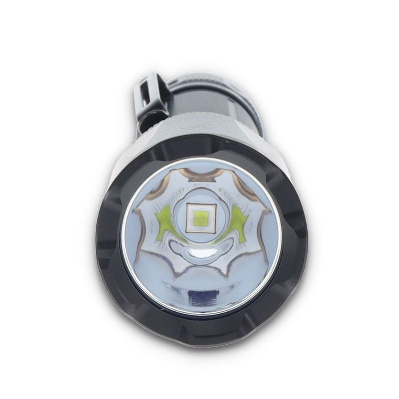 Gros plan de la lentille et du réflecteur de la Fenix TK20R UE montrant l'optique de précision.