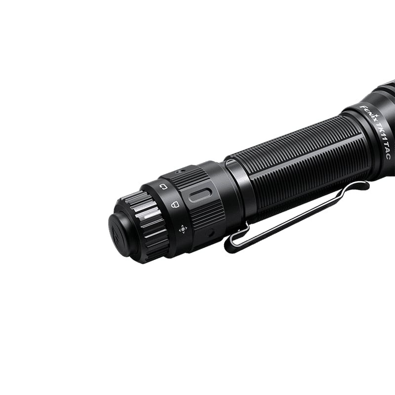 Vue détaillée du capuchon arrière et du compartiment à piles de la Fenix TK11 TAC, montrant le clip 