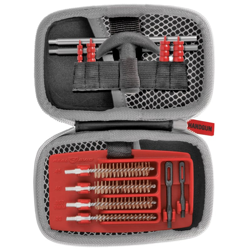 Kit de nettoyage Real Avid Gun Boss pour pistolet dans son étui en nylon balistique fermé avec logo.