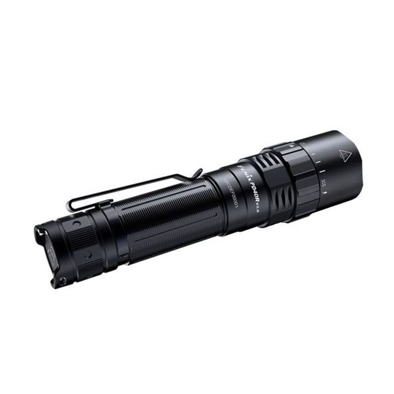 Lampe torche Fenix 1451306 PD40R V3.0 émettant un faisceau lumineux de 3000 lumens.