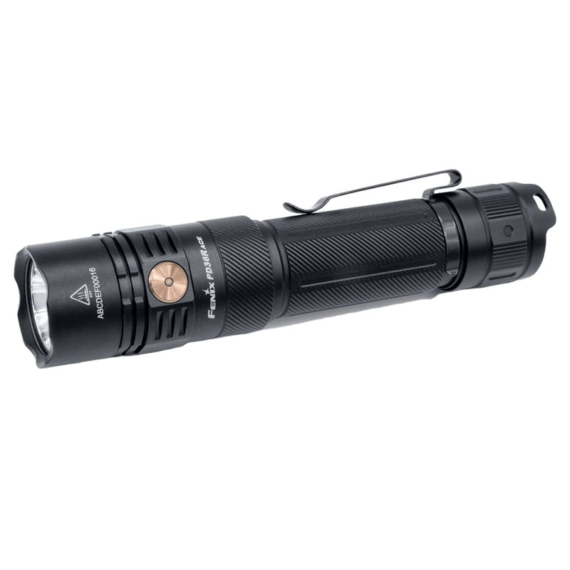 Lampe torche tactique Fenix PD36R ACE vue de face montrant la lentille et la bague, avec corps textu