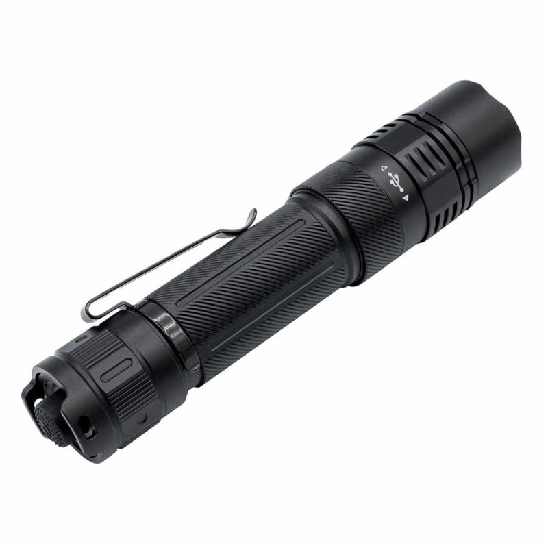 Fenix PD36R ACE lampe torche tactique vue latérale avec l'interrupteur de mode et le port de charge 