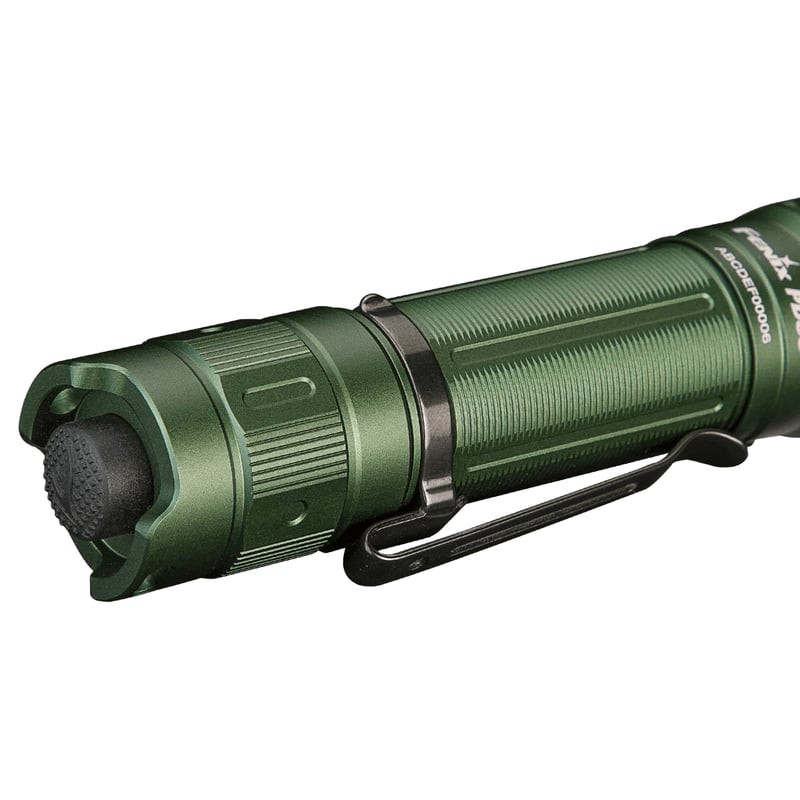 Lampe tactique Fenix PD35 V3.0 édition limitée vert tropical en détail, mettant en avant son design 