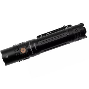 Fenix PD36R V2.0 lampe de poche tactique packshot montrant vue de face avec double interrupteur et p