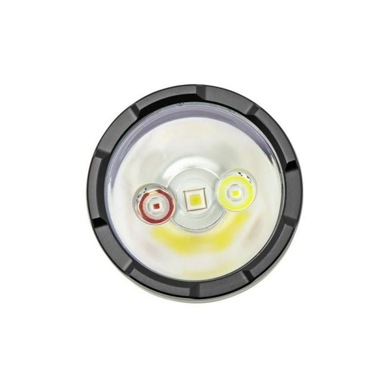 Lampe torche Fenix HT32 - détail de la lentille TIR avec faisceau homogène.