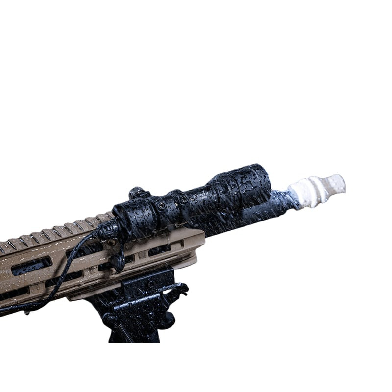Lampe torche tactique Fenix GL30R avec interrupteur à distance AER-07 et supports de rail sur fond s