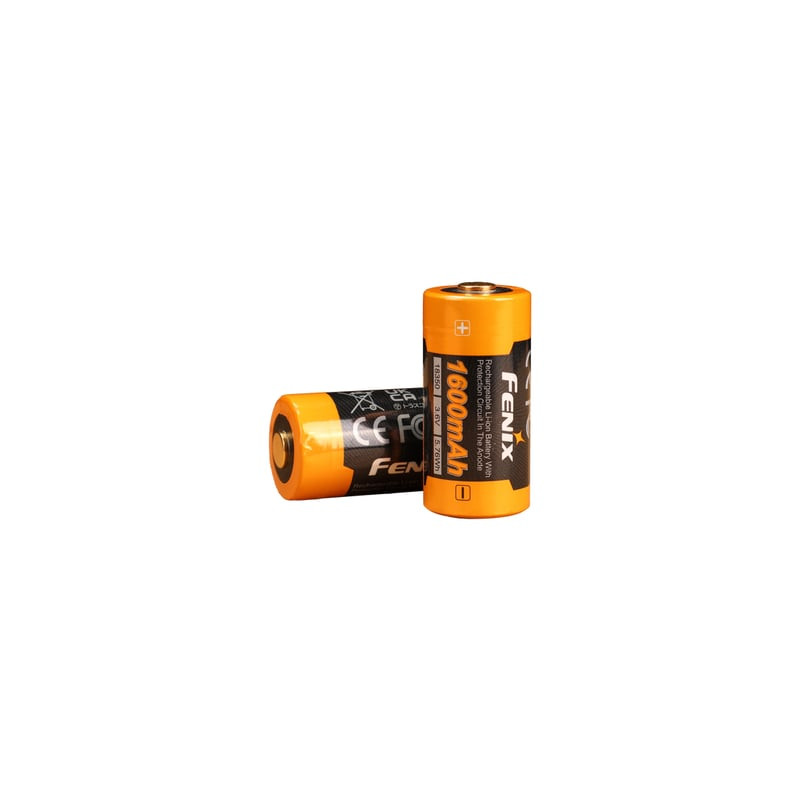 Packshot de la batterie Fenix ARB-L18-1600 en vue angulaire mettant en valeur le boîtier en acier et