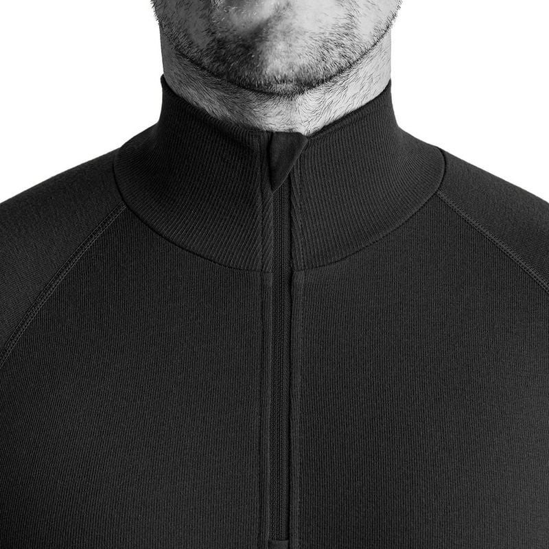 Gros plan du col montant côtelé et du zip quart de tour du sweat noir A10 Thermo Performer Gen 2