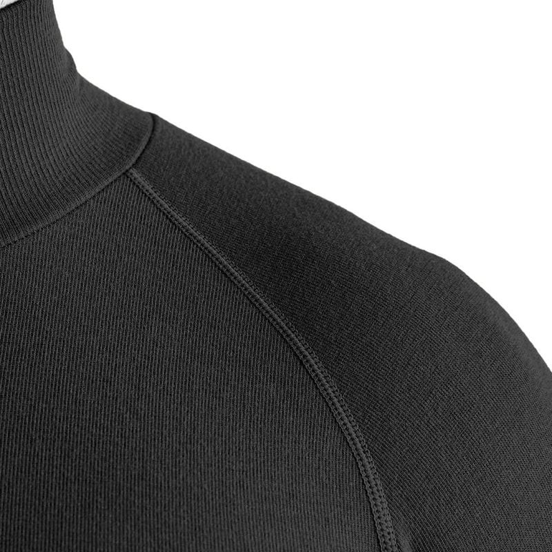 Détail du col côtelé et de la couture raglan plate sur le sweat zippé thermique noir A10 Thermo Perf