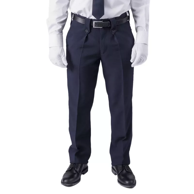 Vue d'ensemble du pantalon de ville marine OROD 1149658 sur mannequin avec chemise blanche, cravate,