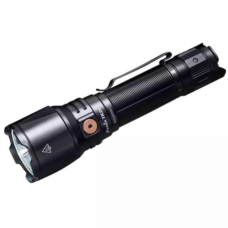 Lampe tactique multicolore rechargeable Fenix TK26R 1500 lumens en packshot sur fond noir