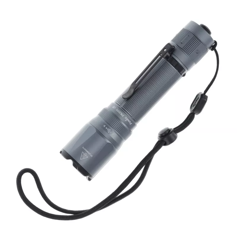 Lampe de poche tactique Fenix TK20R UE vue de face montrant la lentille et la bague de choc en acier