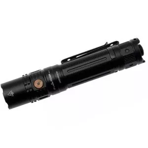 Fenix PD36R V2.0 lampe de poche tactique packshot montrant vue de face avec double interrupteur et p