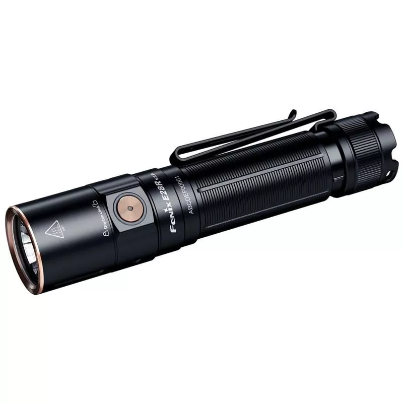 Lampe de poche Fenix E28R V2.0 avec compartiment à piles ouvert, montrant la batterie 18650 incluse.