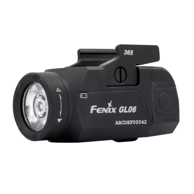 Lampe tactique Fenix GL06-365 fixée à un pistolet SIG SAUER P365, montrant sa taille compacte et ses