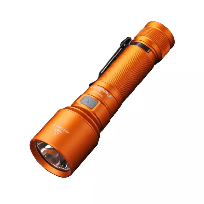 Lampe torche LED rechargeable orange édition limitée Fenix C7 avec base magnétique sur fond sombre.